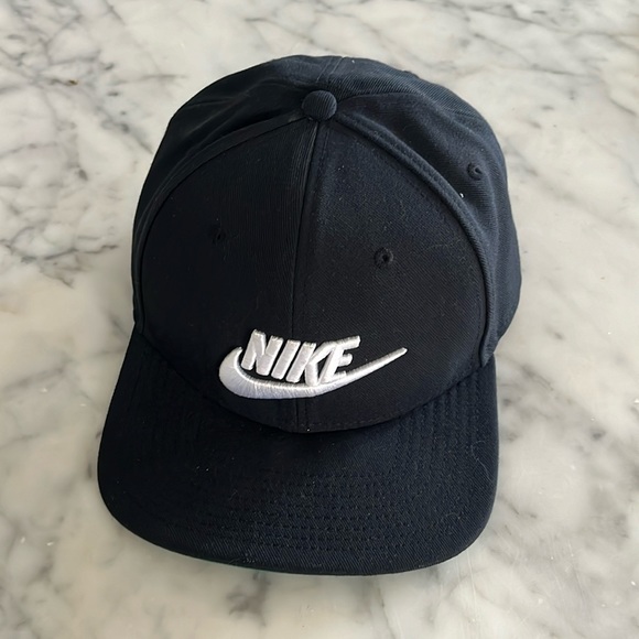 Nike Pro Dri Fit Black and White SnapBack - Picture 1 of 6